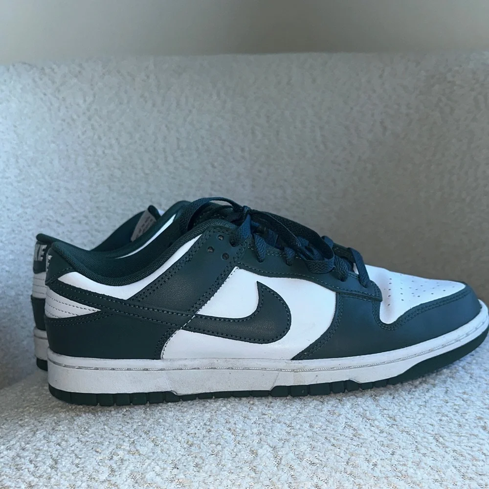 Nike Forest Green and White Low-Tops - Picture 3 of 6